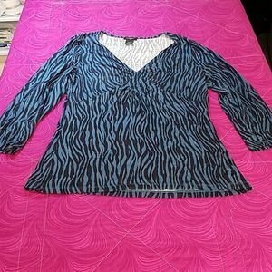 ✔ 5 for $25 Ann Taylor blouse size medium